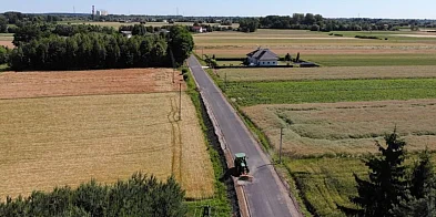 Dobiega końca remont drogi przy zabytkowym parku-98163