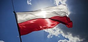 Flaga i hymn na nowo? Rząd chce korekty