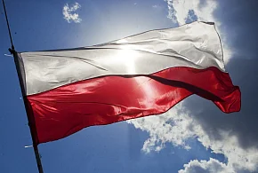 Flaga i hymn na nowo? Rząd chce korekty przepisów dot. symboli narodowych-98328