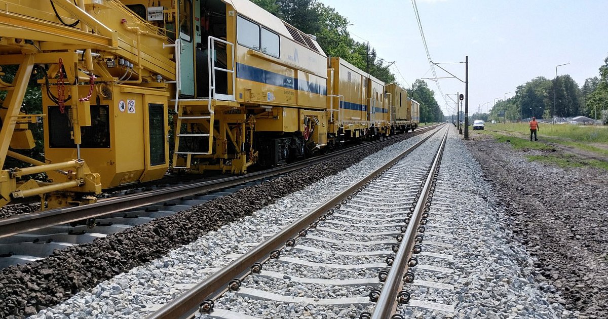 Opryski wzdłuż linii kolejowej. PKP przypomina o zakazach - HEJ.MIELEC.PL