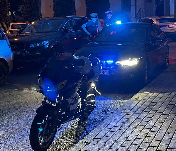 Pijany motocyklista rozbił się w centrum-98453