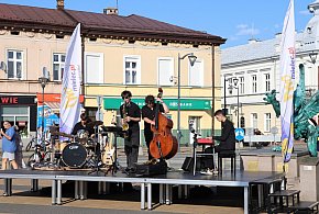 Jazzowe popołudnie na mieleckim Rynku [FOTO]-98473