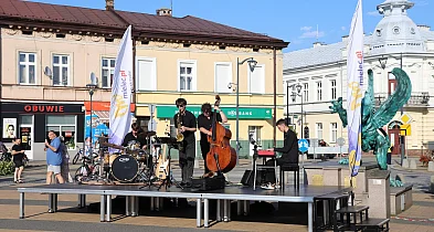 Jazzowe popołudnie na mieleckim Rynku [FOTO]-98473