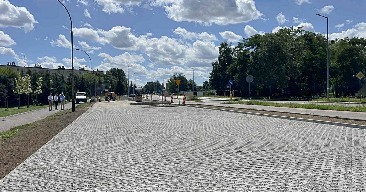 Nowe miejsca parkingowe przy błoniach - HEJ.MIELEC.PL