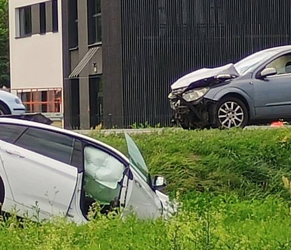Czołowe zderzenie na obwodnicy Mielca-98604