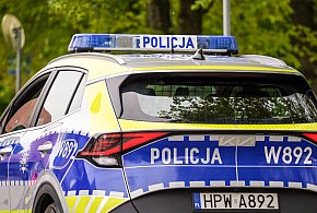 Osobówka dachowała w lesie? Policja wyjaśnia-98659