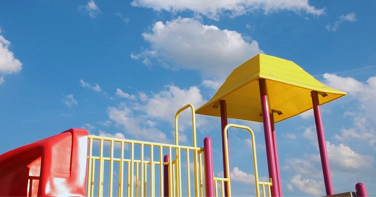 Trzy place zabaw z nowymi urządzeniami. Jaki koszt? - HEJ.MIELEC.PL