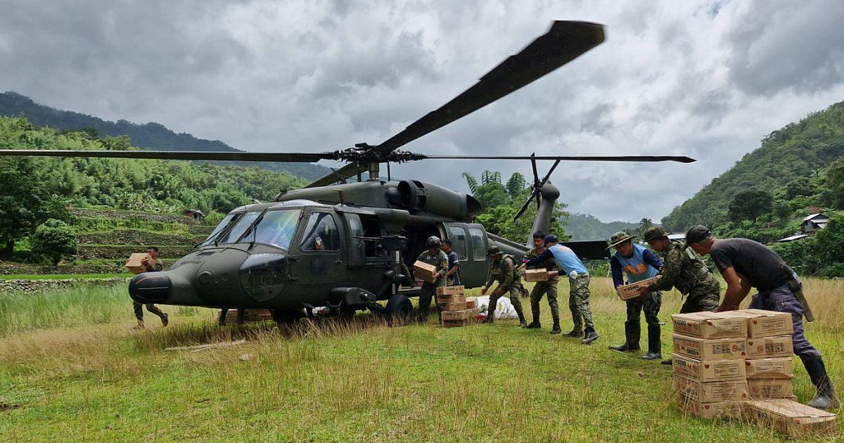 Śmigłowce z Mielca wspierają działania ratunkowe na Filipinach - HEJ.MIELEC.PL
