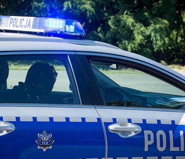 25-latek stracił prawo jazdy. Dostał spory mandat-98859