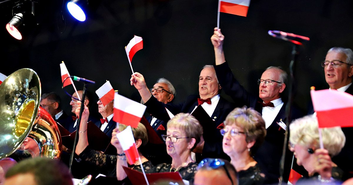 Piękny koncert "Warszawskie dzieci" w Domu Kultury [FOTO] - HEJ.MIELEC.PL