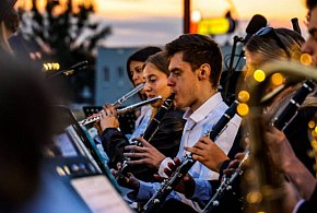 Piknik Militarny oraz koncert przeniesiony do Domu Kultury SCK-98886