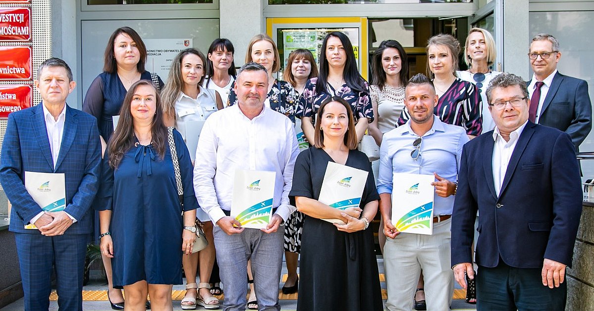 Awanse nauczycieli. Akty nadania stopnia wręczone [FOTO] - HEJ.MIELEC.PL