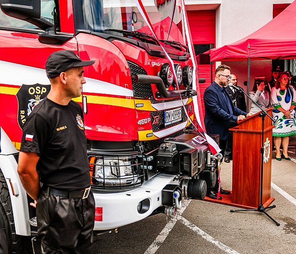 Najbardziej zapracowani strażacy OSP mają nowy wóz bojowy [FOTO]-99078