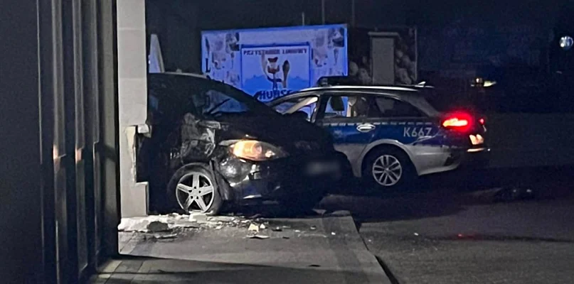 14-latek uciekał przed policją! Rozbił samochód matki - 99087