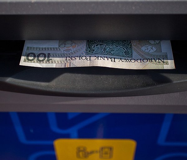 Nowy cennik usług bankowych. Klienci zapłacą więcej już od listopada-99172