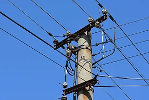 Taki słup stoi na twojej działce? To, co możesz zyskać, wielu zaskoczy-99311