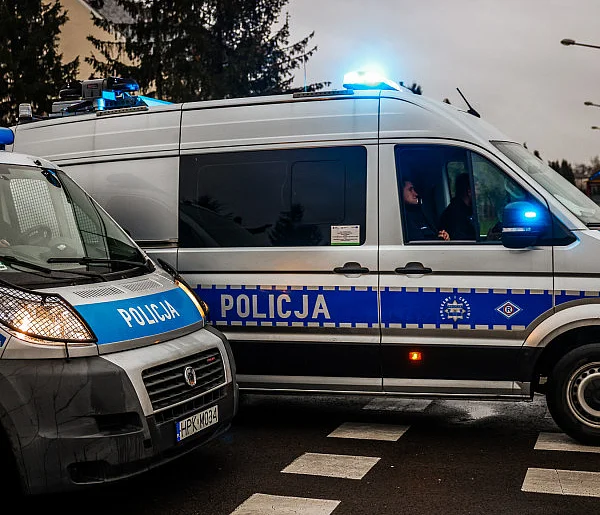 Kompletnie pijana mielczanka rozbiła auta w centrum-99332