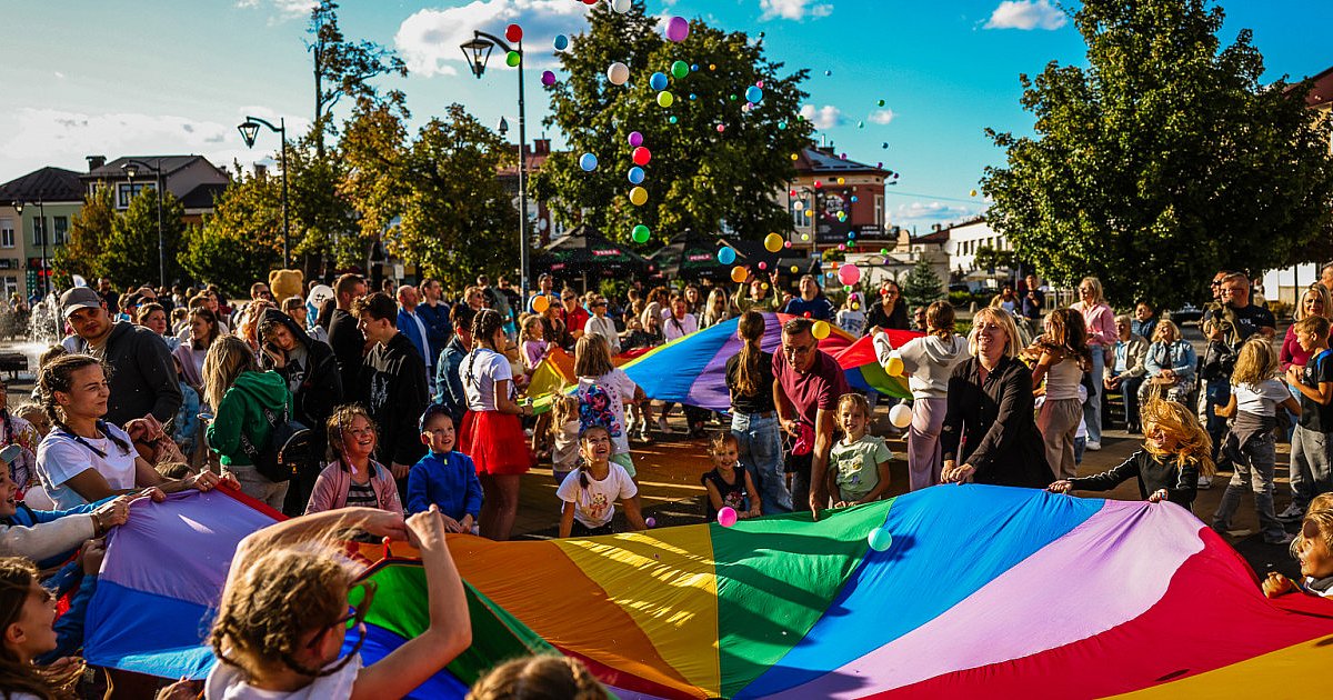 Rodzinna niedziela zakończyła projekt letniego ożywiania starówki [FOTO] - HEJ.MIELEC.PL