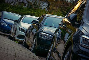 Tysiące samochodów idą pod młotek. Można je mieć za pół ceny-99495