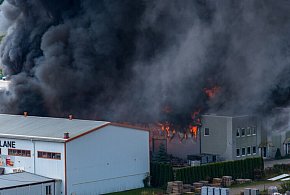 Pożar hurtowni zniczy w Tarnowie opanowany. Trwa dogaszanie-99541