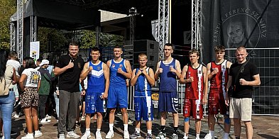 Sukces mieleckich pięściarzy z MSB na międzynarodowym turnieju na Węgrzech-99573