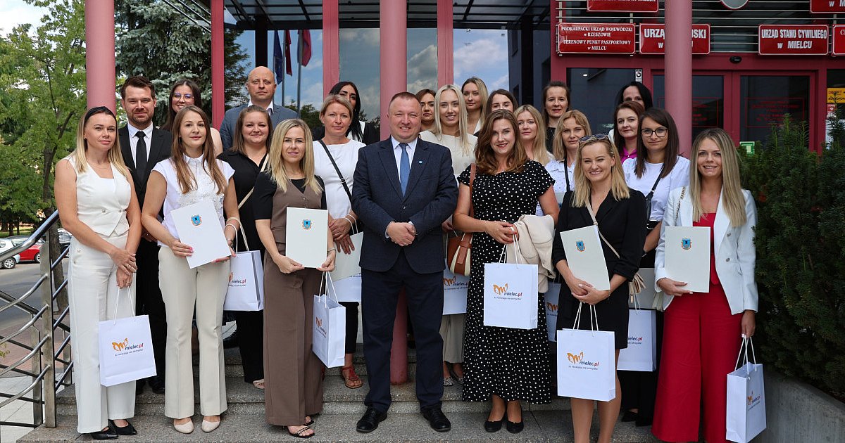 Nauczyciele z miejskich szkół z awansami zawodowymi - HEJ.MIELEC.PL