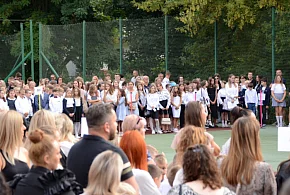 Nowy rok szkolny wystartował. Co się zmienia od 1 września?-99637
