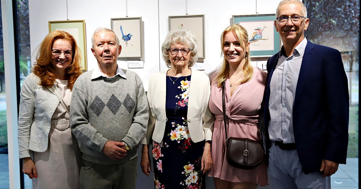 Obrazy z nici i pasji. Wernisaż Józefy Stańczak w mieleckiej bibliotece [FOTO] - HEJ.MIELEC.PL