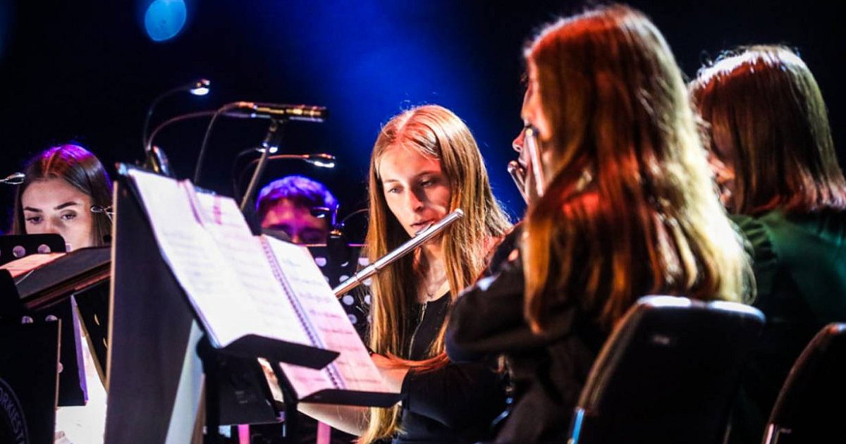 Jubileusz Młodzieżowej Orkiestry Gminy Przecław. Koncert z gwiazdami! - HEJ.MIELEC.PL