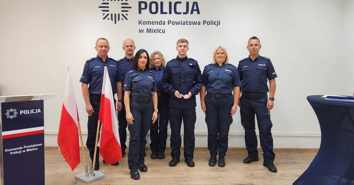 Ślubowanie nowego policjanta. Dołączy tu po szkole - HEJ.MIELEC.PL