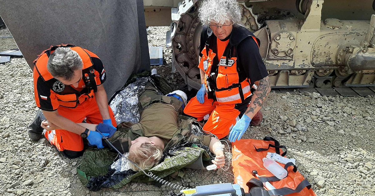 Ratownicy z Mielca na poligonie wojskowym. Ważne ćwiczenia [FOTO] - HEJ.MIELEC.PL