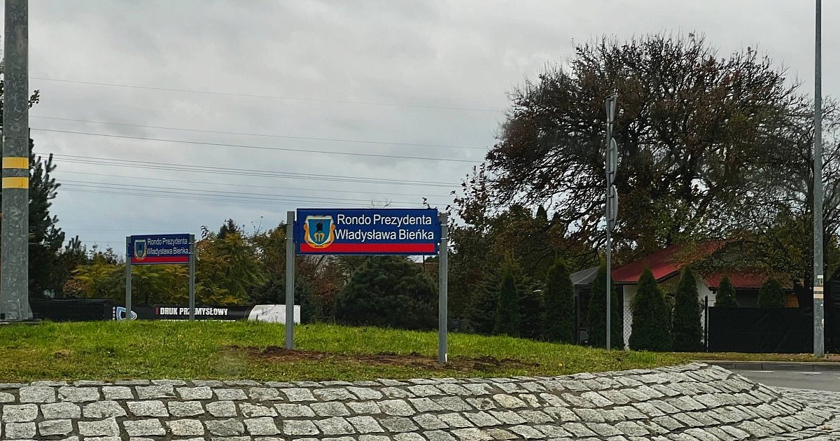 Rondo oficjalnie z patronem. Stanęła tablica - HEJ.MIELEC.PL