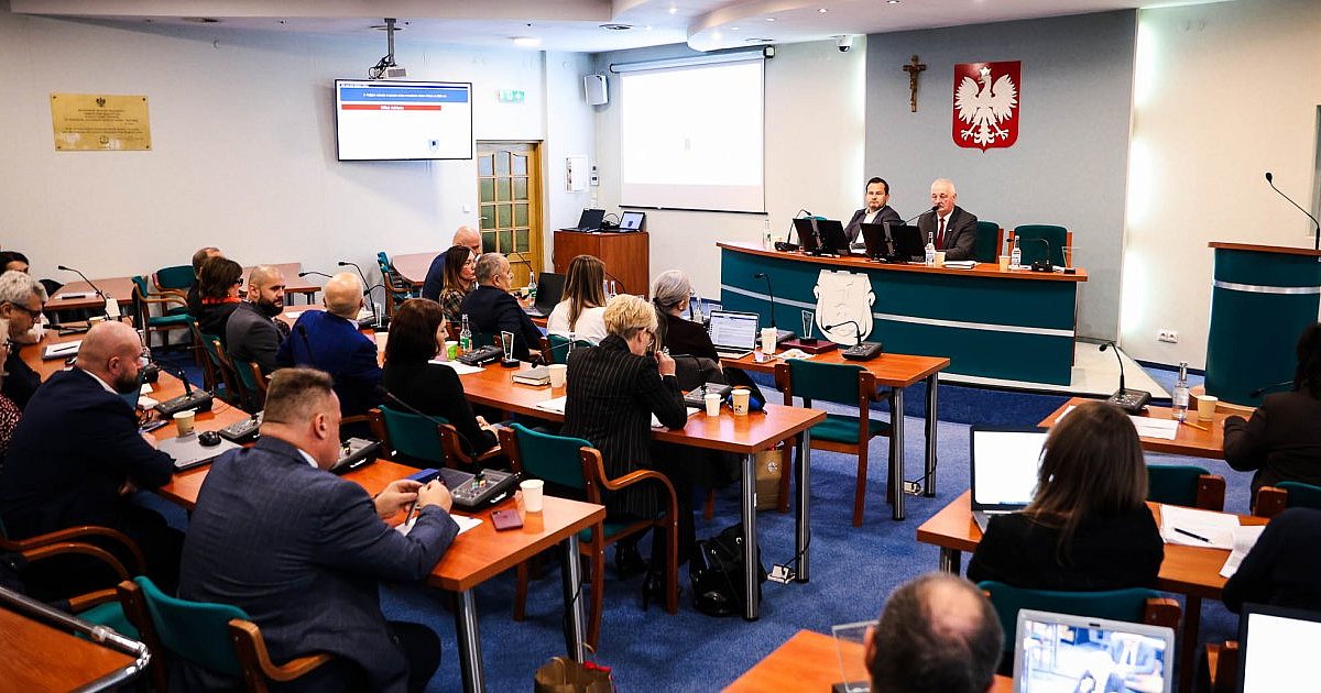 Budżetowe zmiany i finanse miasta. Długa dyskusja na sesji - HEJ.MIELEC.PL