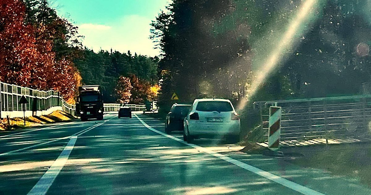 Uwaga na obwodnicy! Zaczynają parkować przy cmentarzu! - HEJ.MIELEC.PL