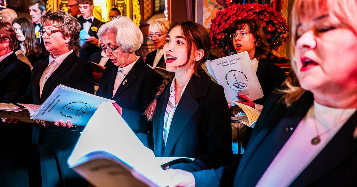 Muzyczny hołd dla Papieża Jana Pawła II i Rodziny Ulmów [FOTO, WIDEO] - HEJ.MIELEC.PL