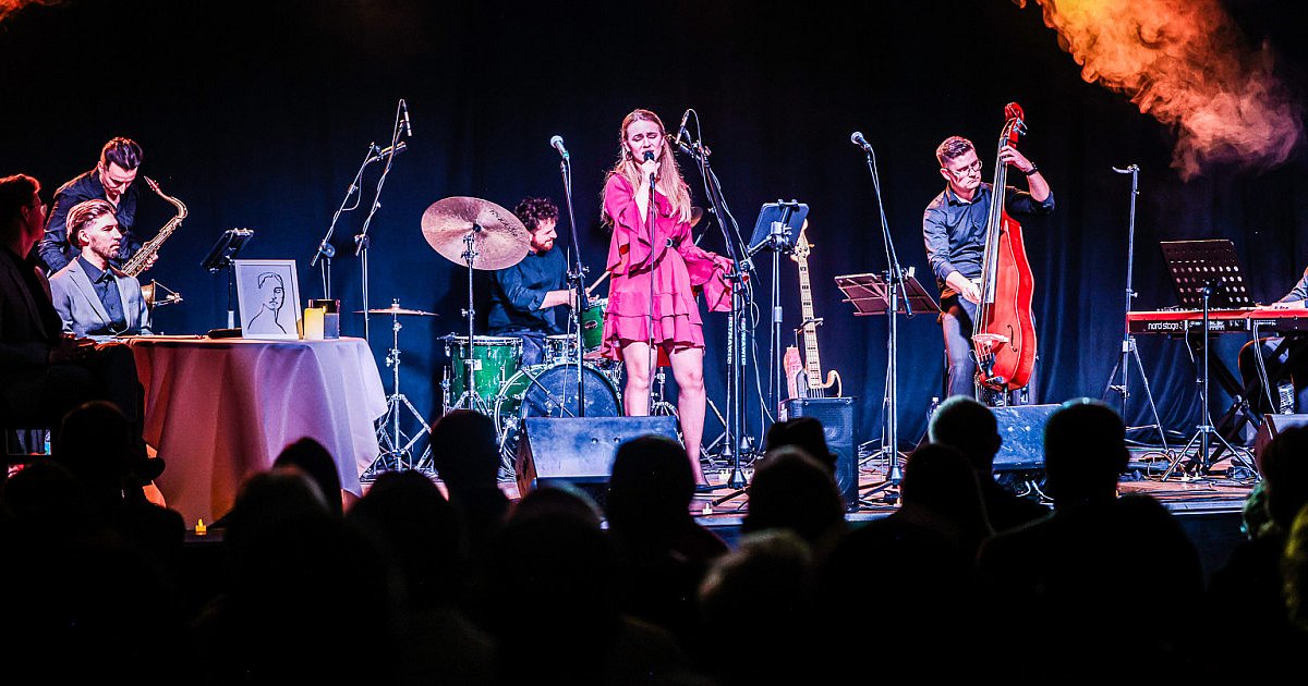 III Radomyskie Zaduszki Jazzowe przyciągnęły stu widzów [FOTO, WIDEO] - HEJ.MIELEC.PL