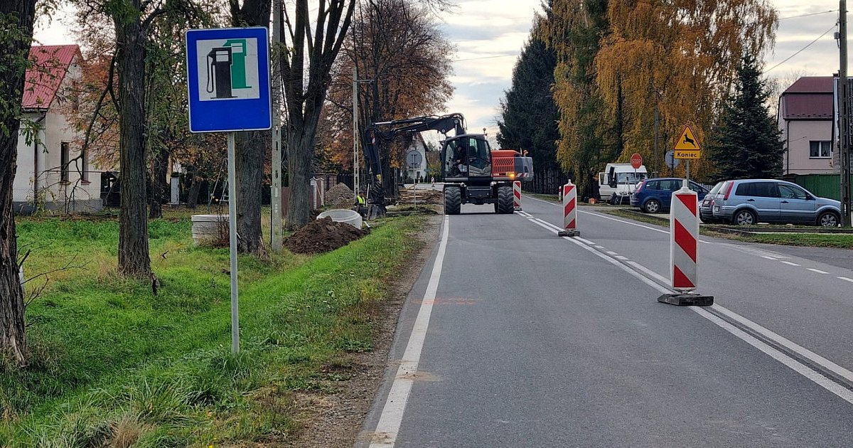 Ruszyła budowa chodnika przy drodze wojewódzkiej - HEJ.MIELEC.PL
