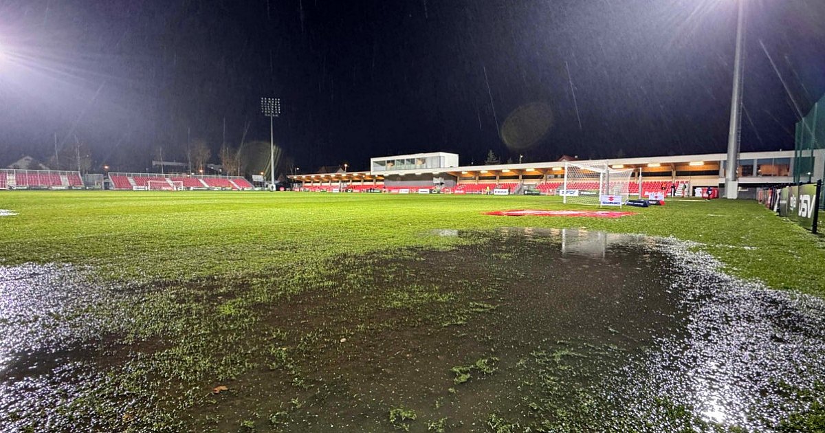 Mecz Puszcza Niepołomice - FKS Stal Mielec ODWOŁANY! [FOTO] - HEJ.MIELEC.PL