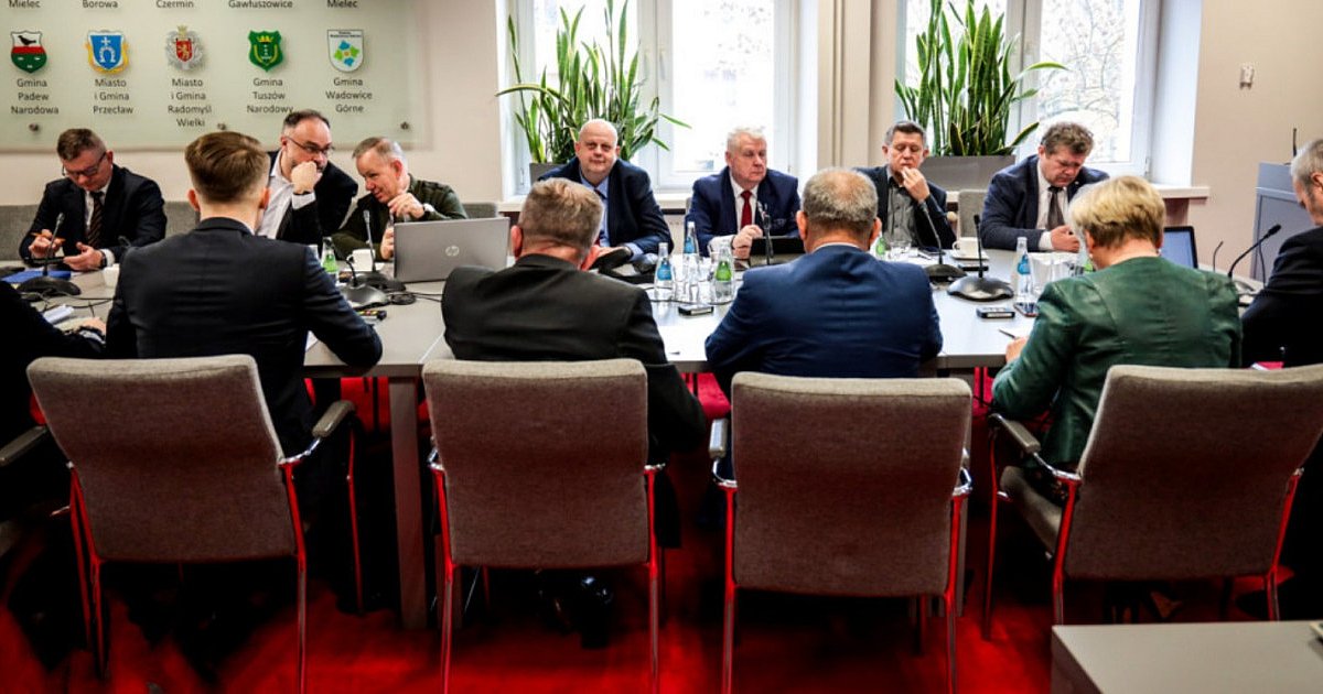 Radni pilnie zbiorą się na sesji nadzwyczajnej - HEJ.MIELEC.PL