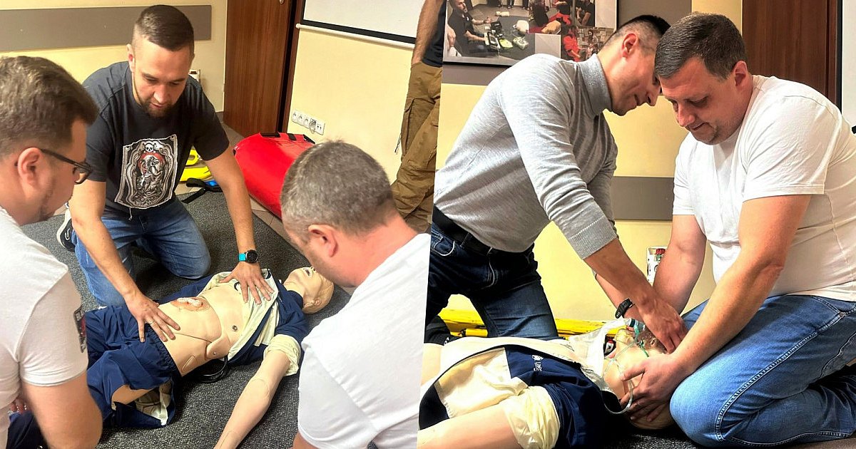 Ratownicy medyczni na szkoleniu. "Pacjent urazowy" - HEJ.MIELEC.PL