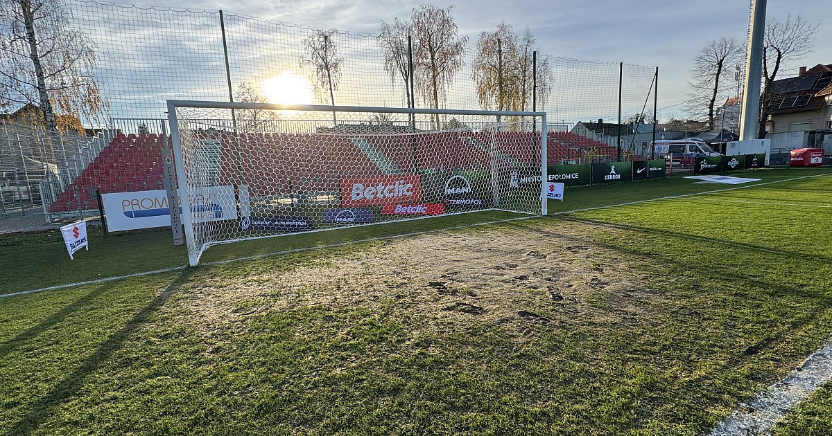 Dzisiaj mecz Puszcza - Stal. W jakim stanie jest boisko?