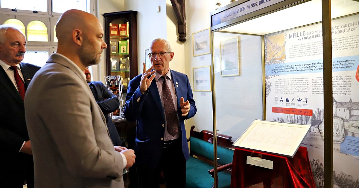 Uroczyste odsłonięcie XVII-wiecznej kopii aktu lokacyjnego w Pałacyku Oborskich [FOTO]