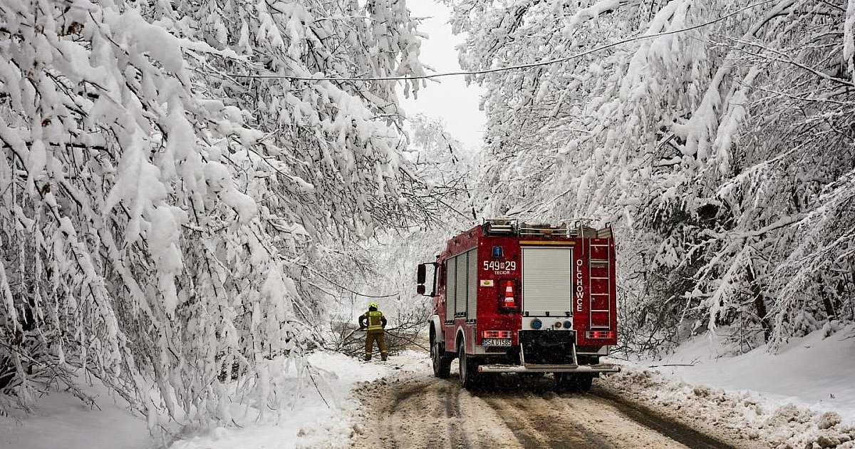 W powiecie ponad 9000 gospodarstw bez prądu! - HEJ.MIELEC.PL