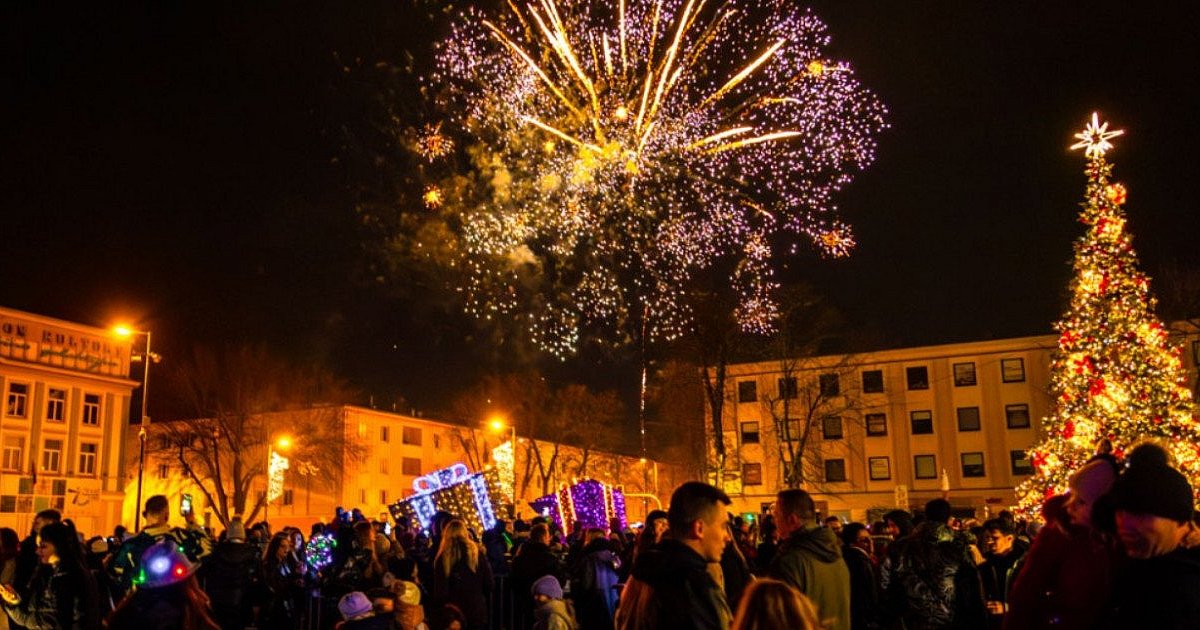 Sylwester na Placu AK. Zabawa z DJ-em - HEJ.MIELEC.PL