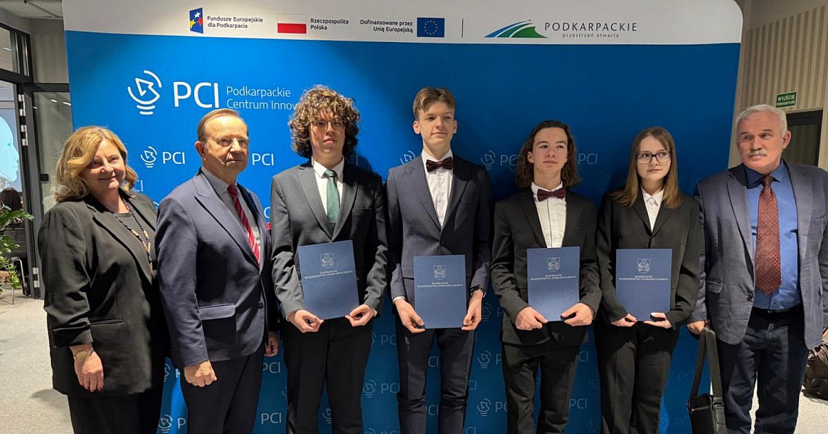 Młodzi mielczanie w gronie wyróżnionych stypendystów - HEJ.MIELEC.PL