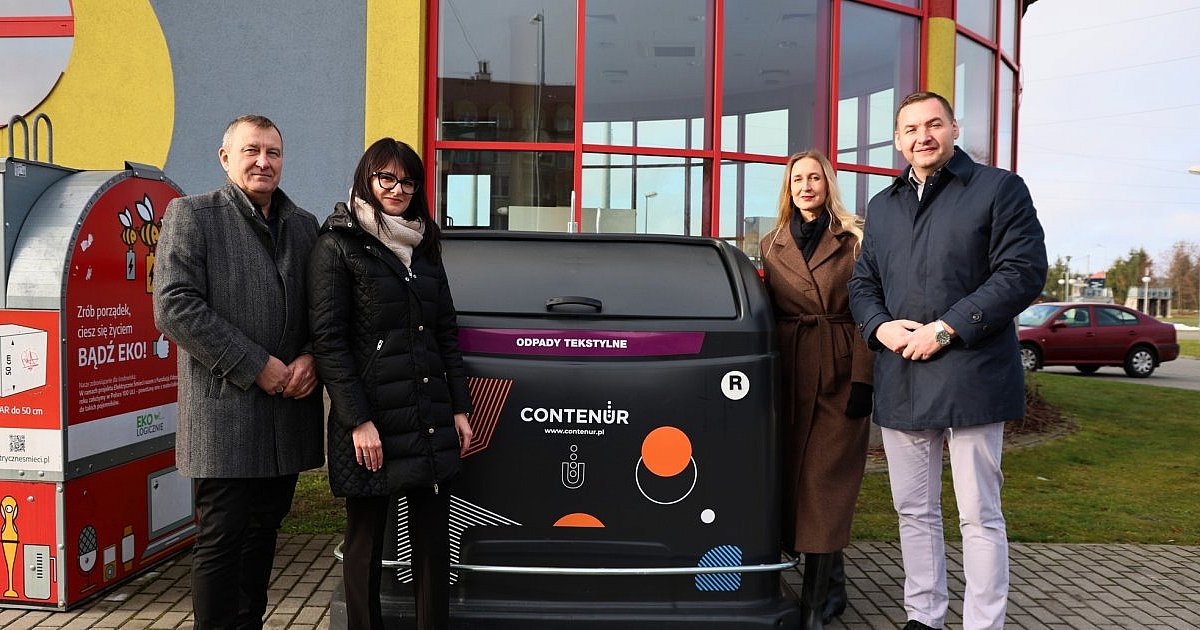 Przy basenie stanął pojemnik na tekstylia - HEJ.MIELEC.PL