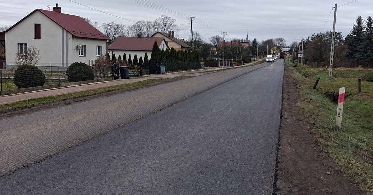 Nowy asfalt na fragmentach DW984 w Zgórsku i Janowcu - HEJ.MIELEC.PL