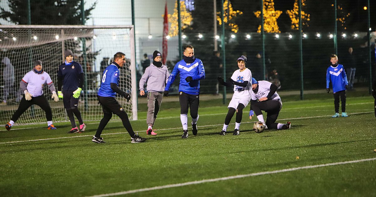 Świąteczna tradycja na błoniach. Mecz wigilijny [FOTO] - HEJ.MIELEC.PL