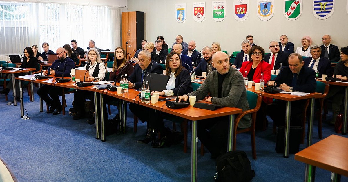 Budżet miasta na rok 2026 przyjęty. 15 radnych "za" [FOTO] - HEJ.MIELEC.PL