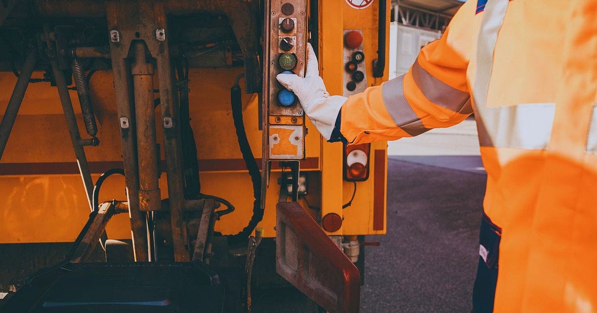 Śmieciowy system nadal na minusie. Co z opłatami? - HEJ.MIELEC.PL